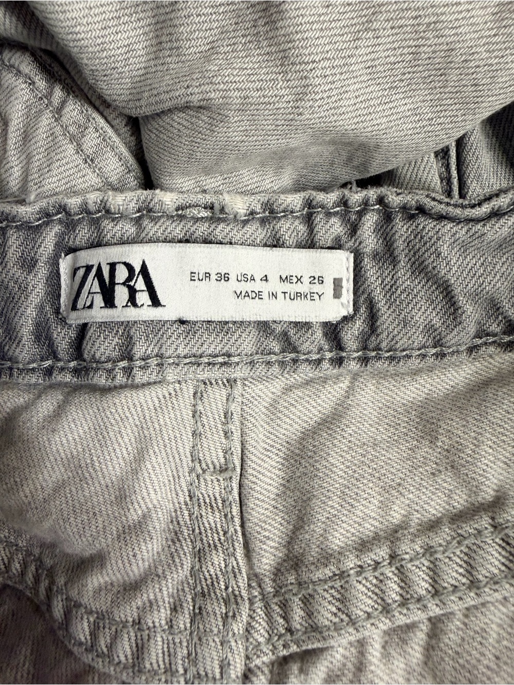 Zara Women’s Gray High Waisted Straight Leg Jeans with a Raw Hem, Size 4 - Picture 7 of 8